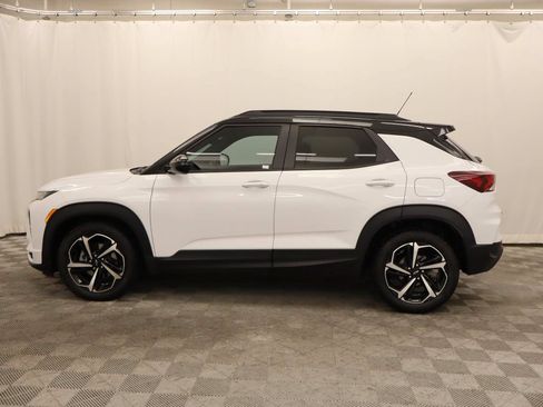 Used 2021 Chevrolet TrailBlazer RS w/ Technology Package FWD image 2