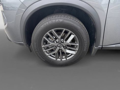 Used 2025 Nissan Rogue S FWD image 15
