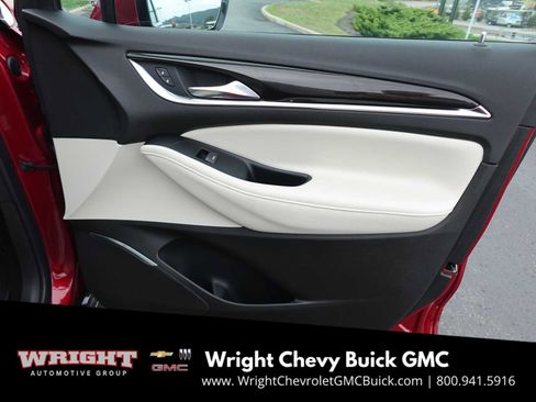 Used 2023 Buick Enclave Essence image 27