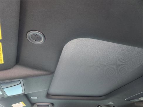 New 2025 Land Rover Discovery Dynamic SE image 21