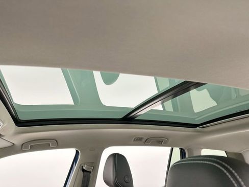 Certified 2025 Volkswagen Atlas SE image 22