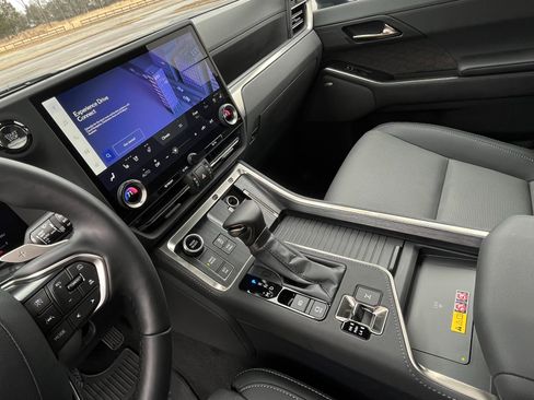 Used 2025 Lexus GX 550 w/ Accessory Package (31) image 15