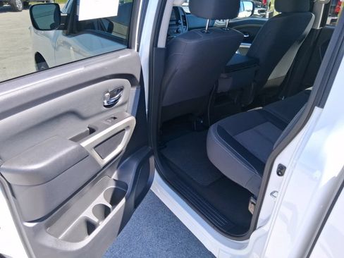 Used 2022 Nissan Titan SV RWD image 20