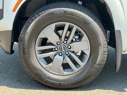 Used 2025 Nissan Frontier SV RWD image 29