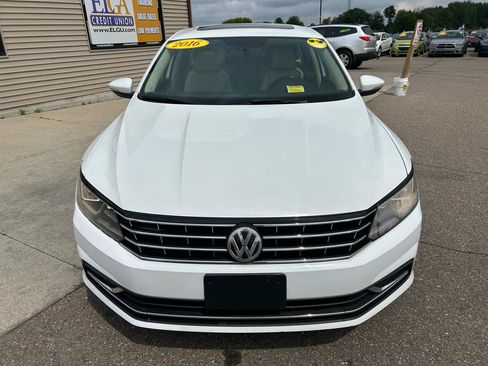 Used 2016 Volkswagen Passat 1.8T SE FWD image 2