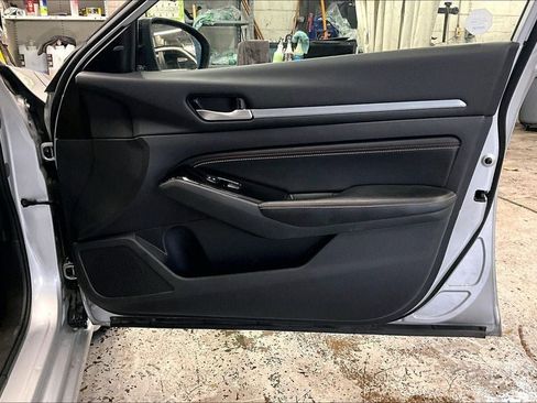 Used 2023 Nissan Altima 2.5 SR w/ SR Premium Package image 27