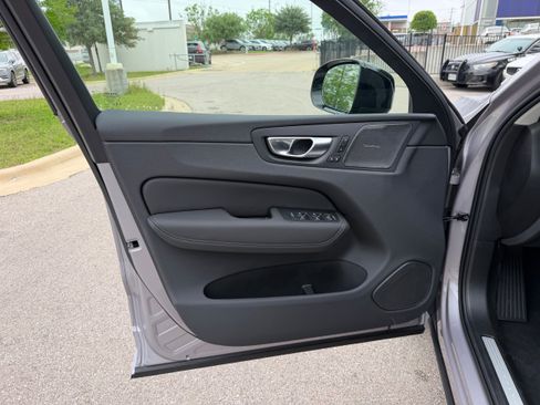 New 2026 Volvo XC60 B5 Ultra w/ Protection Package Premier AWD/4WD image 17