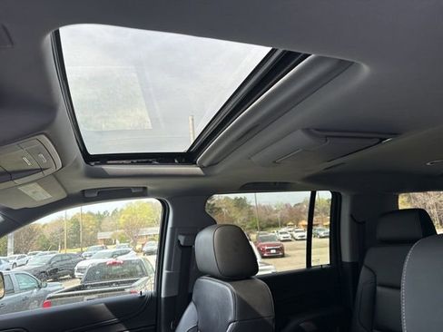 Used 2020 Chevrolet Suburban Premier image 15