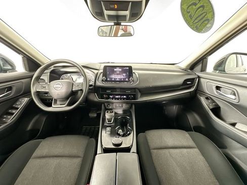 Used 2025 Nissan Rogue SV AWD/4WD image 3