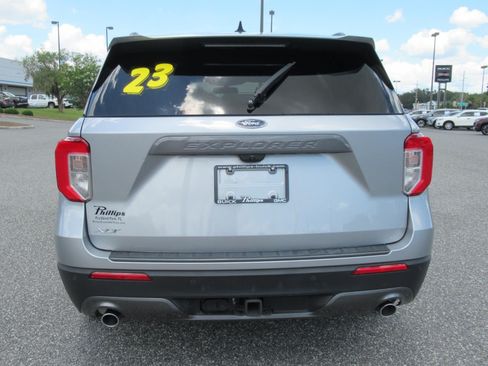 Used 2023 Ford Explorer XLT w/ Equipment Group 202A RWD image 6