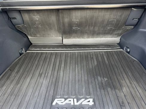 Used 2021 Toyota RAV4 LE image 14