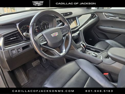 Used 2022 Cadillac XT6 Premium Luxury image 16