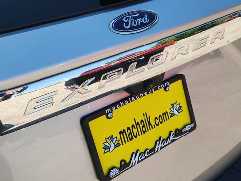 Used 2020 Ford Explorer XLT RWD image 30