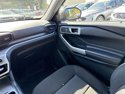 Used 2022 Ford Explorer XLT image 16