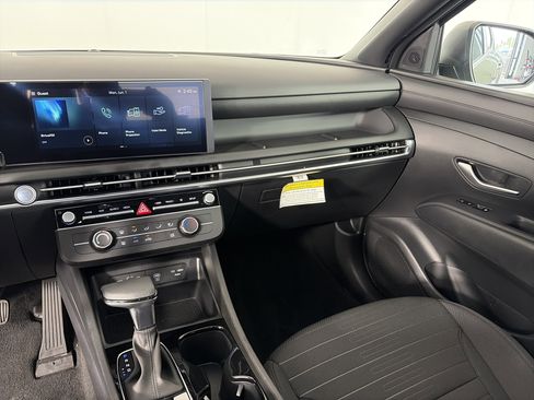 Used 2026 Hyundai Santa Cruz SE AWD/4WD image 4