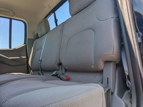 Used 2016 Nissan Frontier SV w/ SV Value Truck Package AWD/4WD image 12