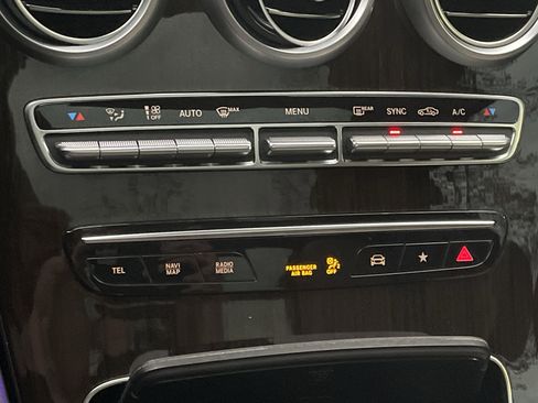 Used 2021 Mercedes-Benz GLC 300 4MATIC image 33