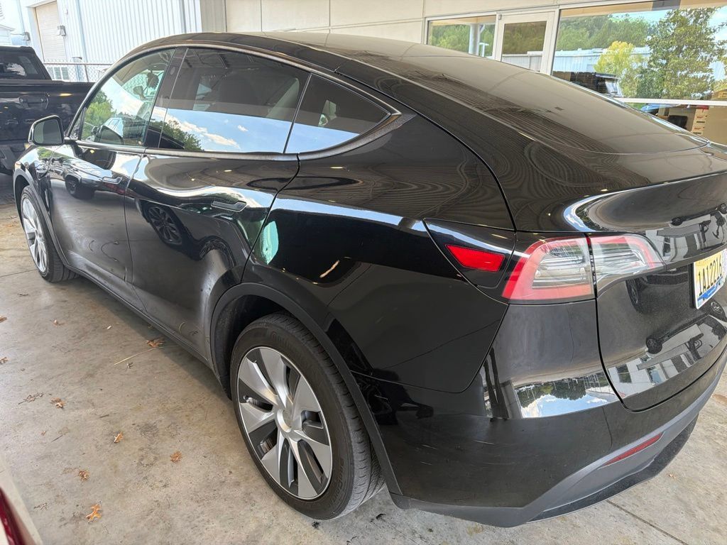 Used 2023 Tesla Model Y Long Range AWD/4WD image 2