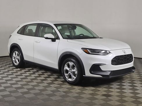 Used 2023 Honda HR-V LX image 2