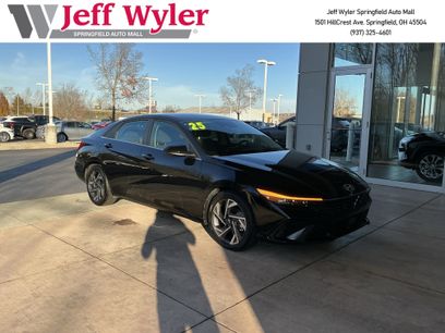 Used 2025 Hyundai Elantra SEL w/ Cargo Package