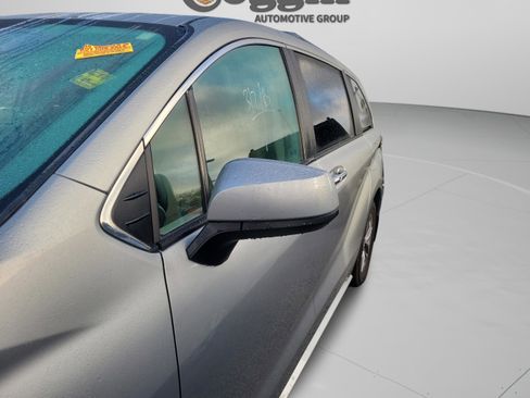 Certified 2024 Toyota Sienna XLE image 28