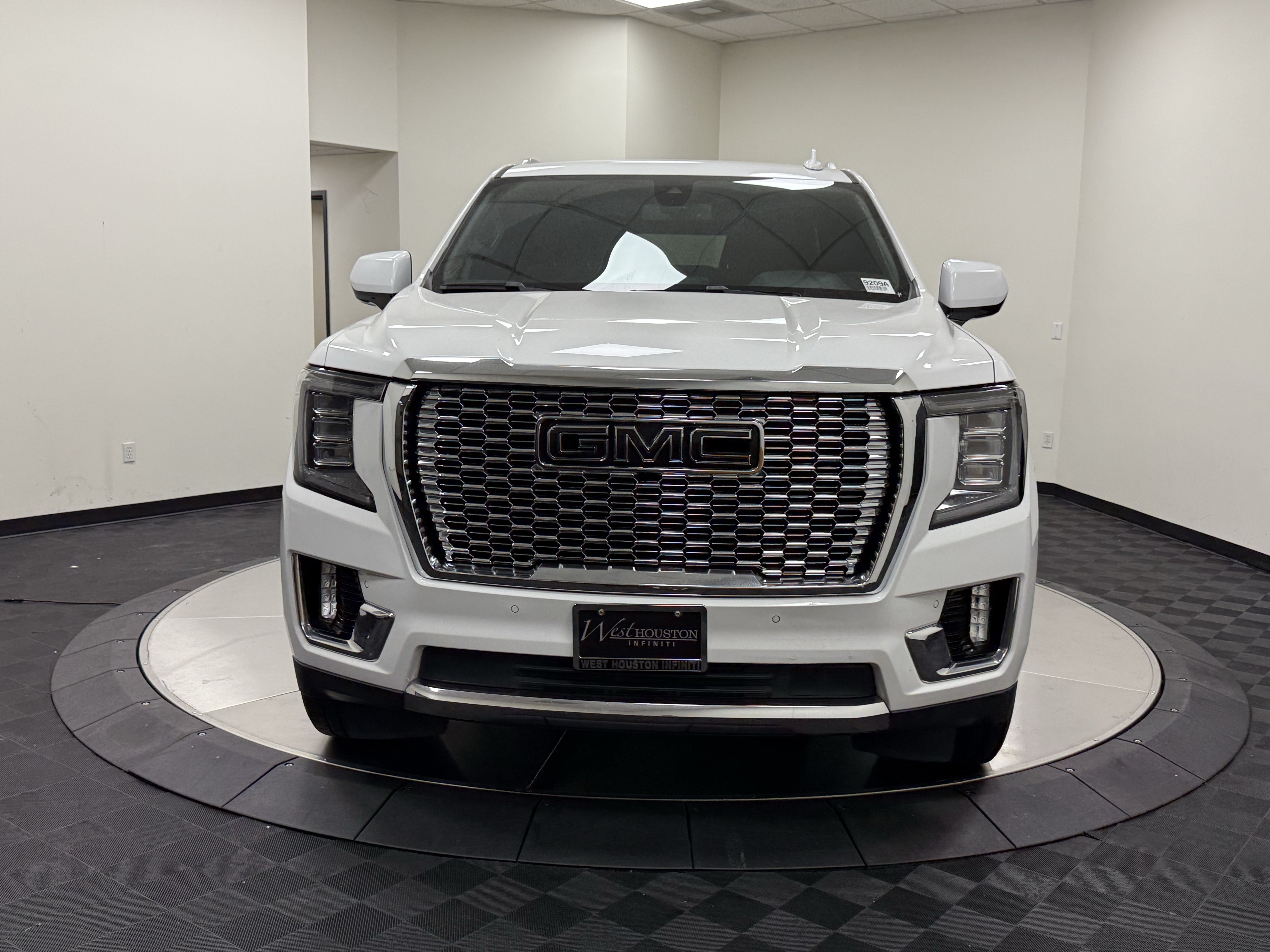 Used 2021 GMC Yukon SLT RWD image 2