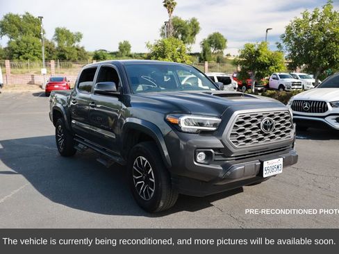 Used 2022 Toyota Tacoma TRD Sport w/ Technology Package image 8