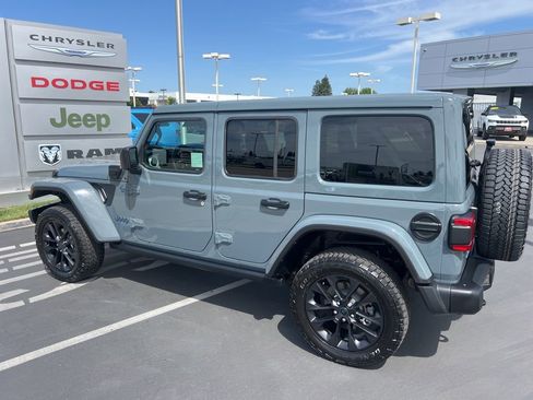 Used 2025 Jeep Wrangler Unlimited Sahara AWD/4WD image 20