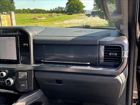 Used 2025 Ford F250 Lariat AWD/4WD image 13