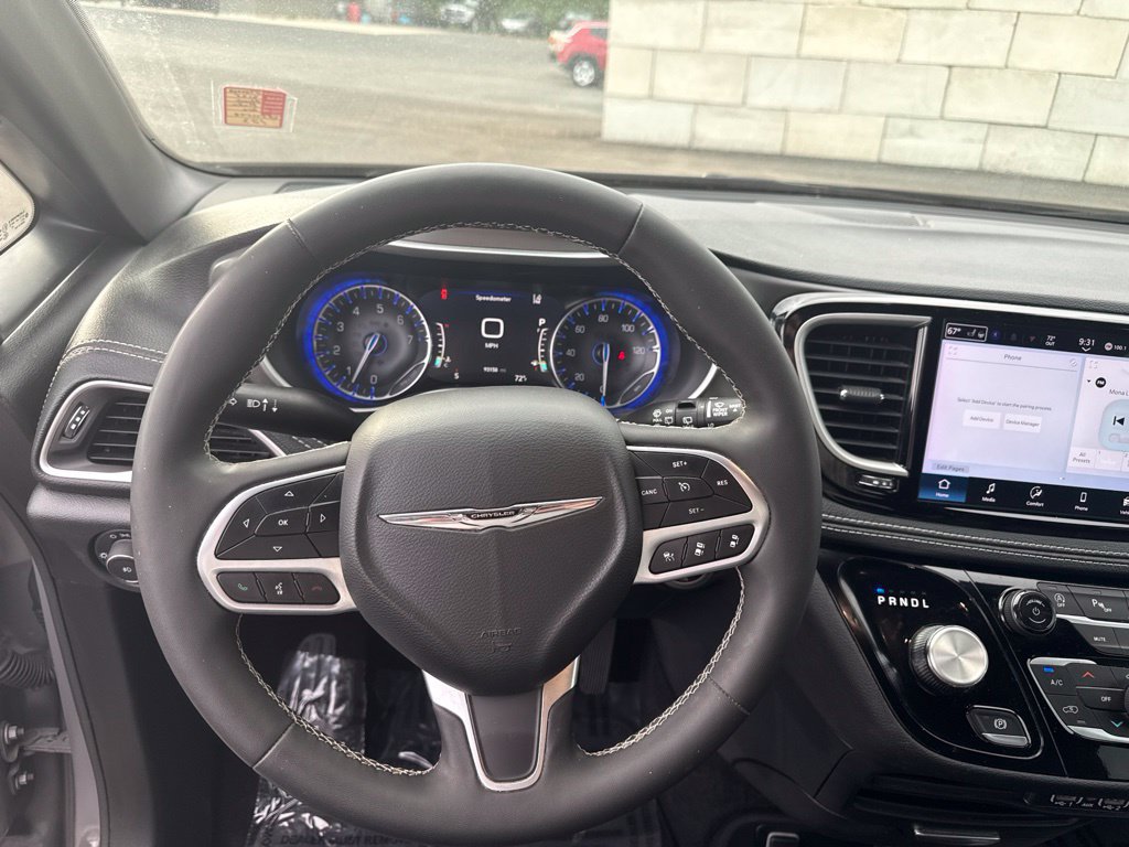 Used 2025 Chrysler Pacifica Select FWD image 11