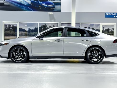 Used 2024 Honda Accord Sport image 2