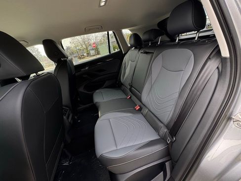 New 2025 Volkswagen Tiguan SE image 28