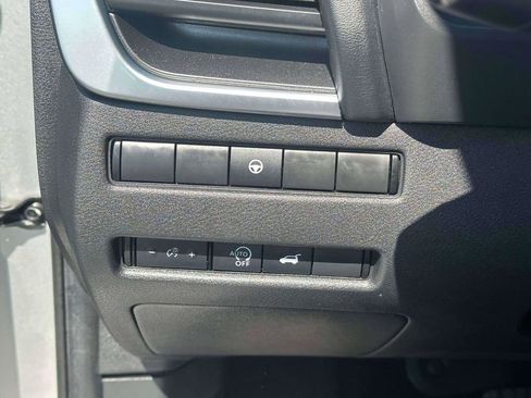 Used 2024 Nissan Rogue SV image 19