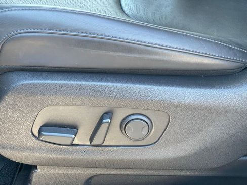 Used 2024 Kia Carnival EX image 15