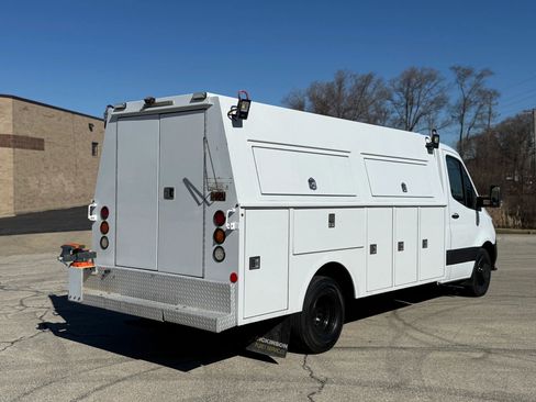 Used 2019 Freightliner Sprinter 3500 w/ Premium Package RWD image 4