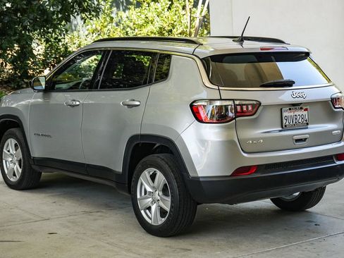 Used 2022 Jeep Compass Latitude AWD/4WD image 4