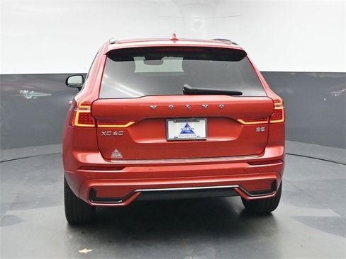 Used 2023 Volvo XC60 B5 Ultimate w/ Climate Package image 7