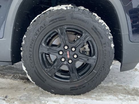 Used 2021 GMC Acadia AT4 image 25