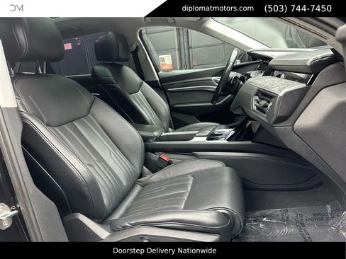 Used 2021 Audi e-tron Prestige image 20