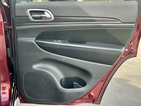 Used 2018 Jeep Grand Cherokee Limited image 26
