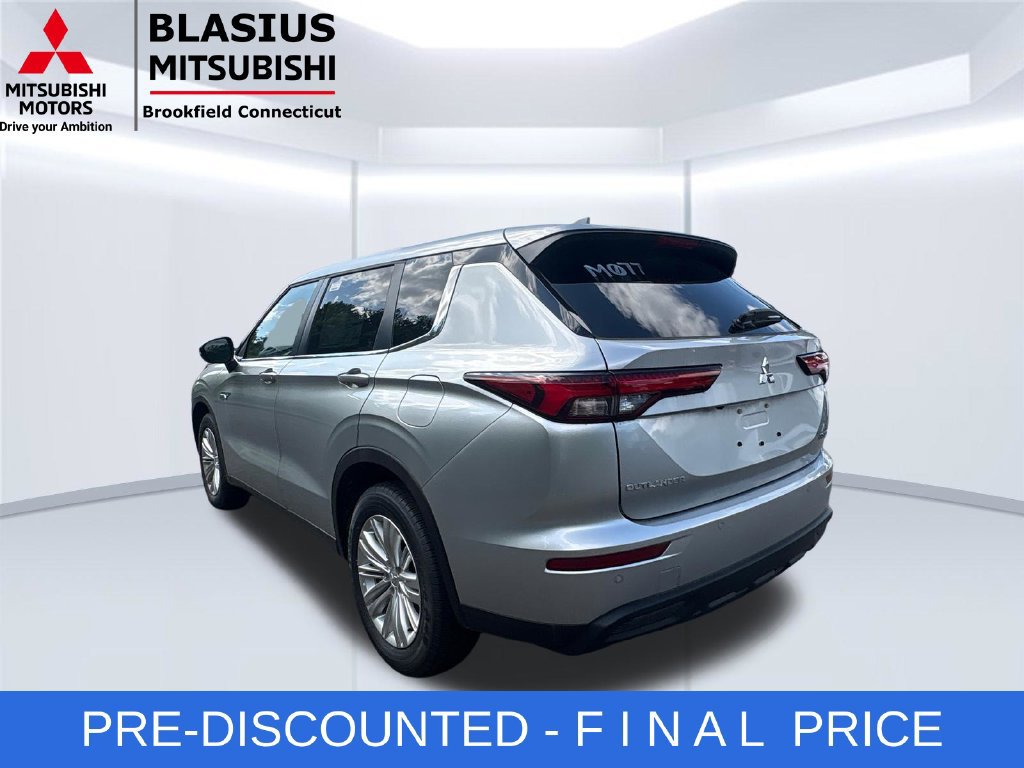 Used 2025 Mitsubishi Outlander ES AWD/4WD image 12