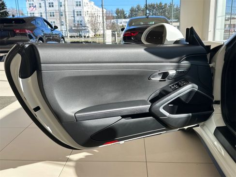 Used 2014 Porsche 911 Carrera 4S image 8