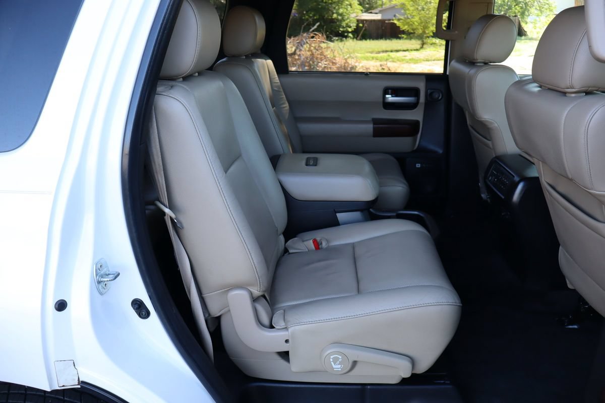 Used 2014 Toyota Sequoia Platinum RWD image 23