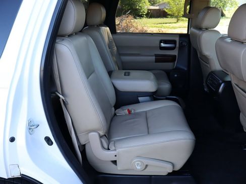 Used 2014 Toyota Sequoia Platinum RWD image 23
