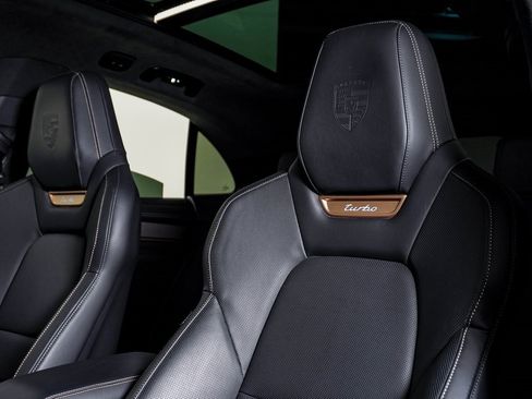 Certified 2025 Porsche Macan Turbo Electric image 18