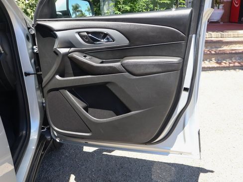 Used 2022 Chevrolet Traverse LT image 48