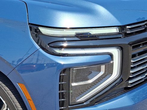 Certified 2025 Chevrolet Suburban High Country AWD/4WD image 9