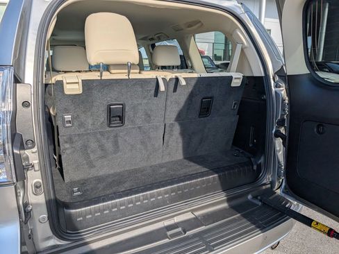 Used 2023 Lexus GX 460 Premium w/ Premium Package image 16