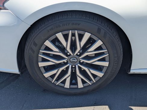Used 2025 Nissan Altima 2.5 SV FWD image 13