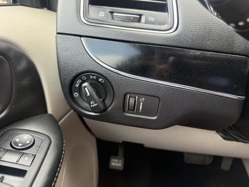 Used 2017 Dodge Grand Caravan SXT FWD image 26